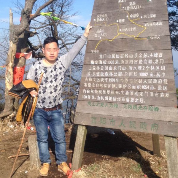 红玫瑰回眸兴奋的照片