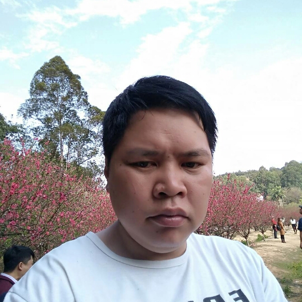 文静浅吻羽裳的照片