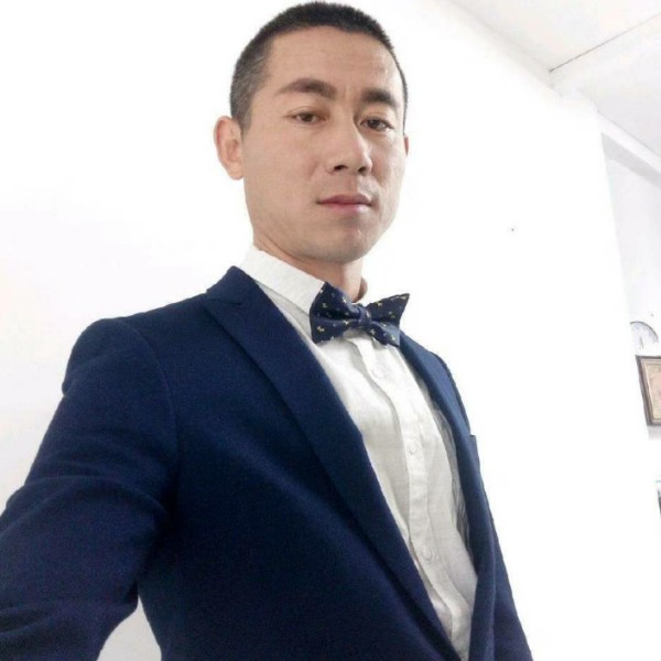 畅游大海。的照片
