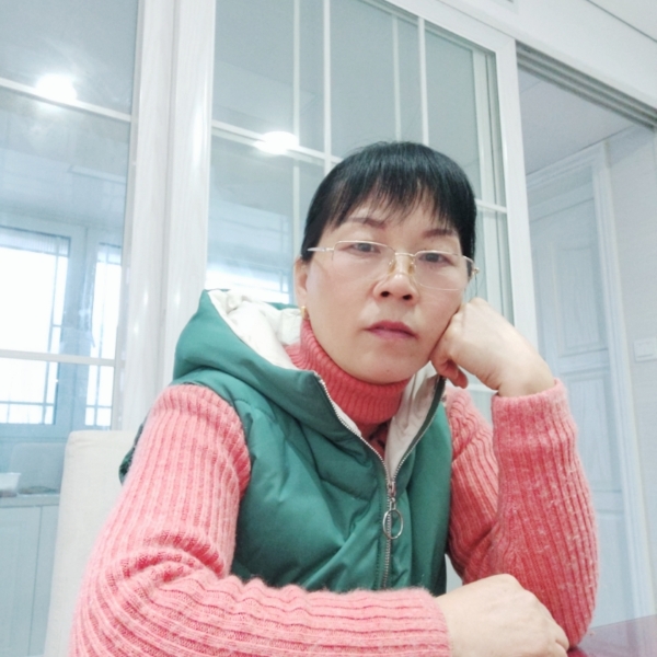 精明扯手套的照片