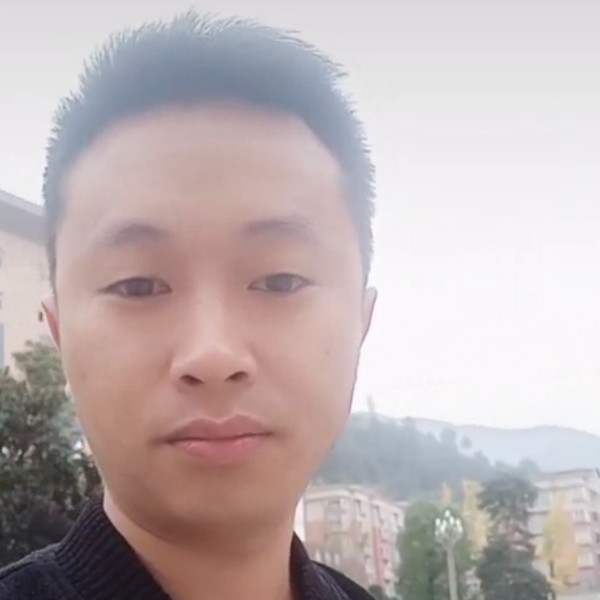 孤独成的照片