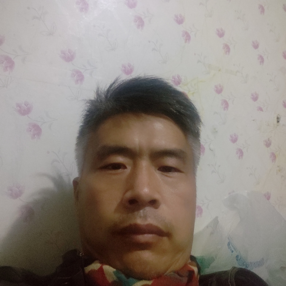 冰冻的雪山的照片