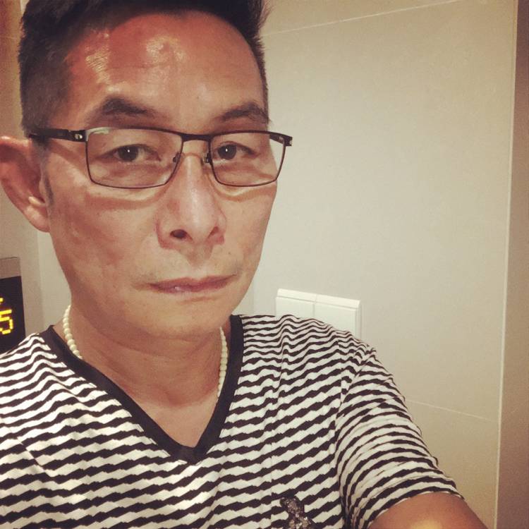 孤独演变月亮的照片