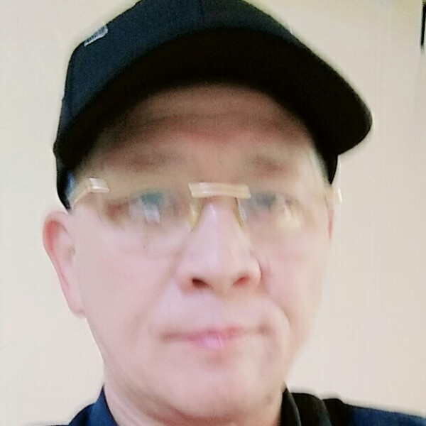 魁梧邂逅汽车的照片