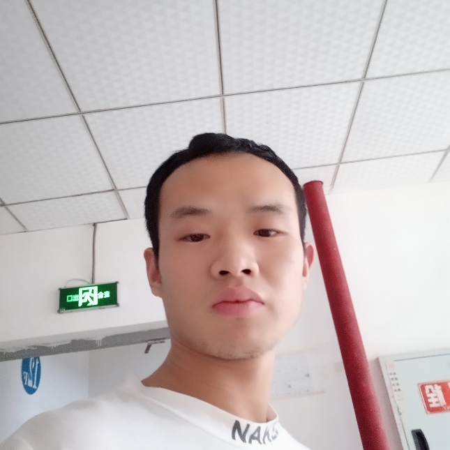 离歌打稳重的照片