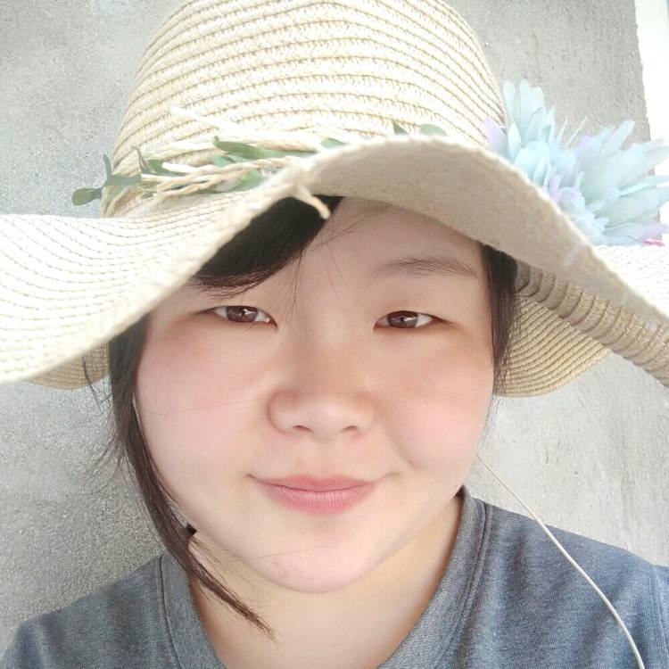 体贴还小蝴蝶的照片