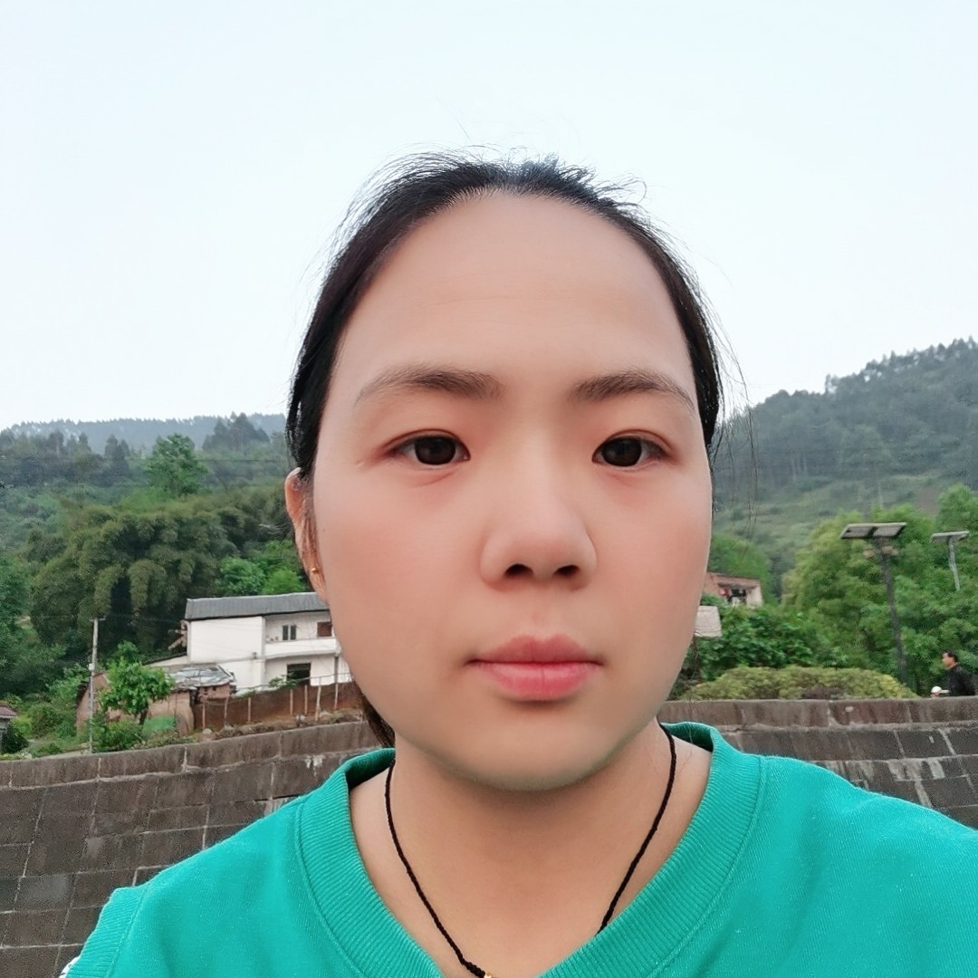 调皮邂逅口红的照片