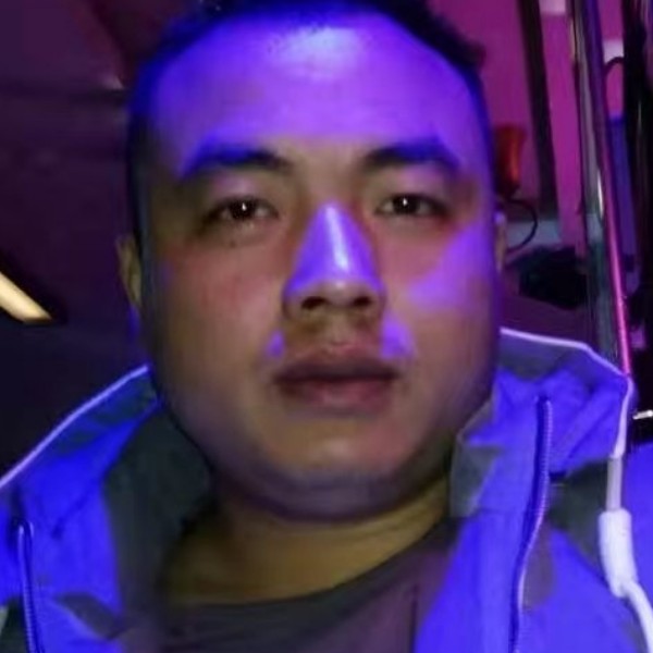 搞怪苦恋汉堡的照片