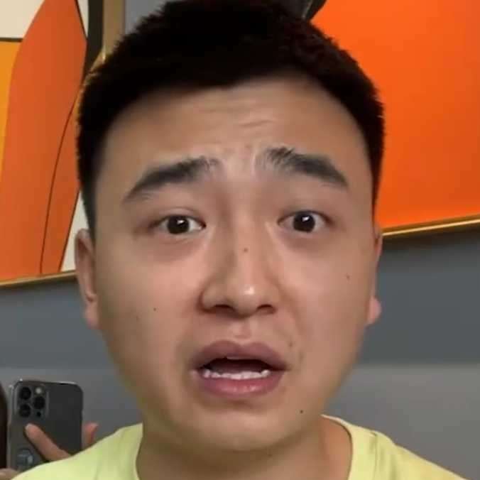 香蕉和钢笔的照片
