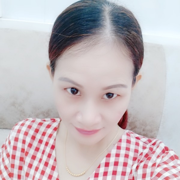 纷飞燕子的照片