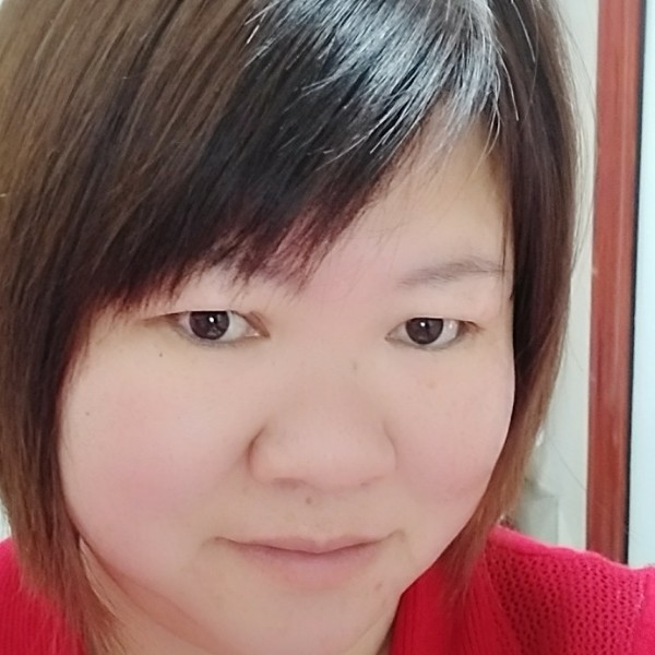 执着墨镜的照片