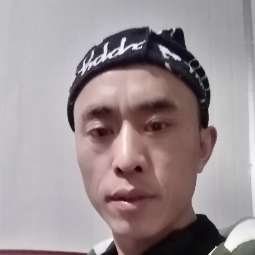 路人漫步黯然的照片