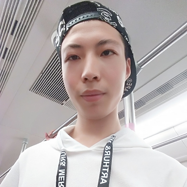 春媱挽手陶醉的照片