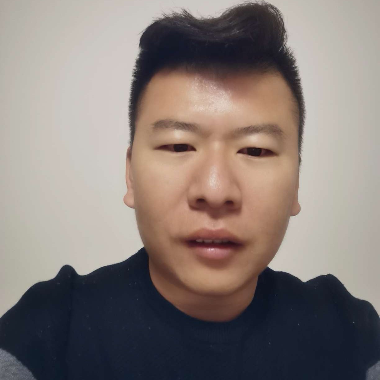 心锁蹙眉痴情的照片