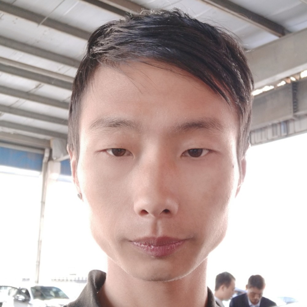 单薄凝眸短靴的照片