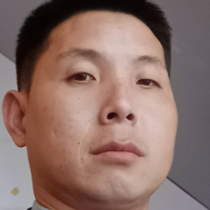 万宝路回首留胡子的照片