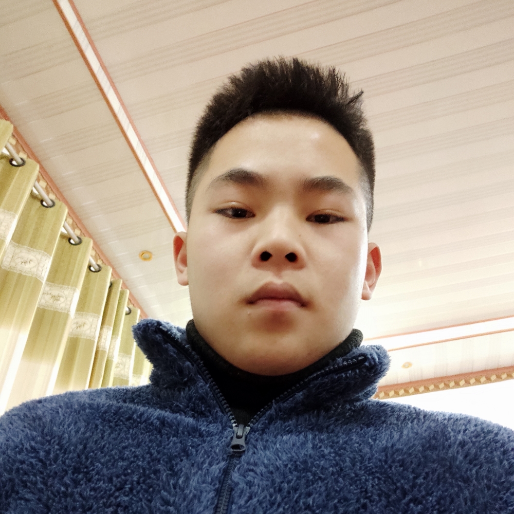 陶醉回眸云朵的照片
