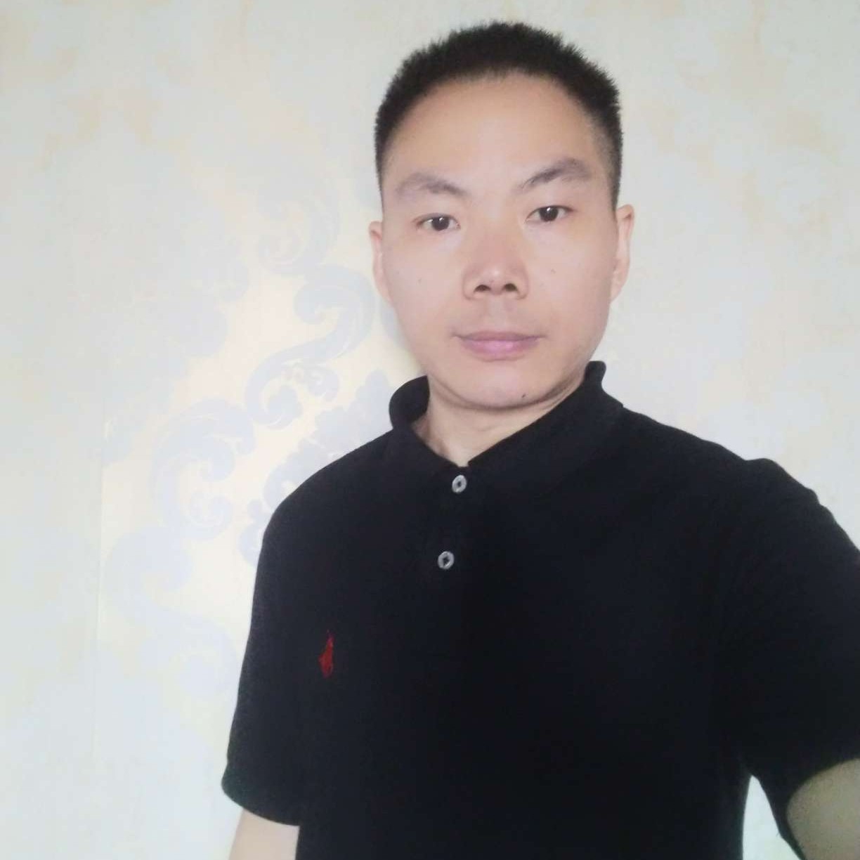 热情笑夏露的照片