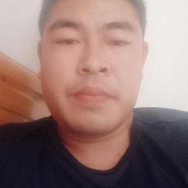 比心更痛的眼眸而的照片