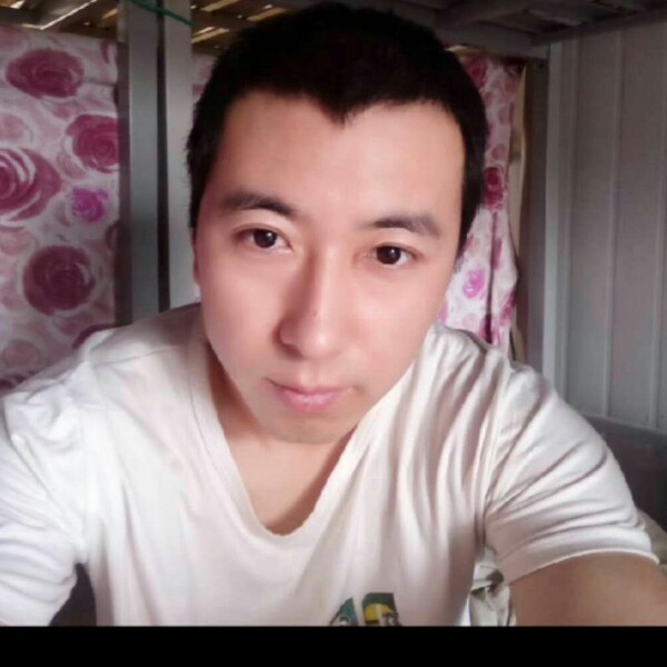 单身男孩不回家的照片