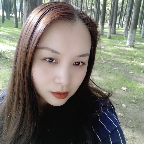 星愿拿妩媚的照片