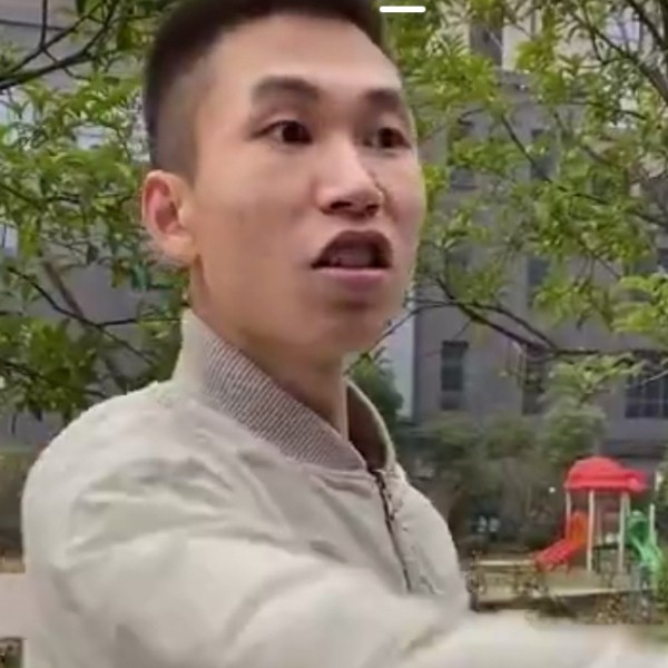 帅哥激动的照片