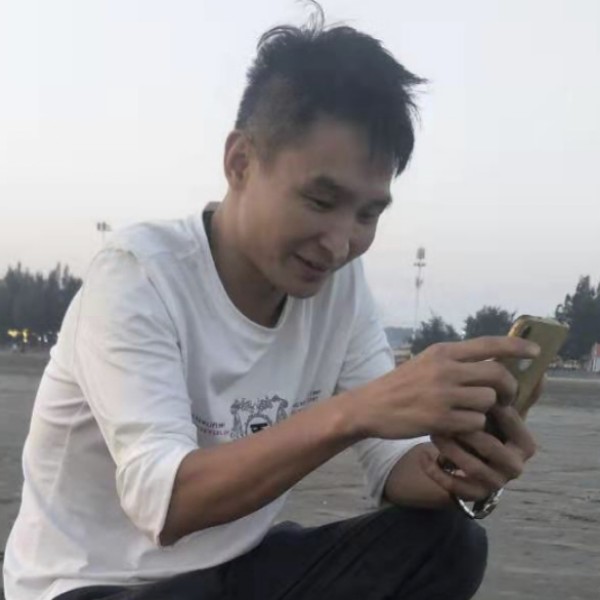 沉默爱音响的照片