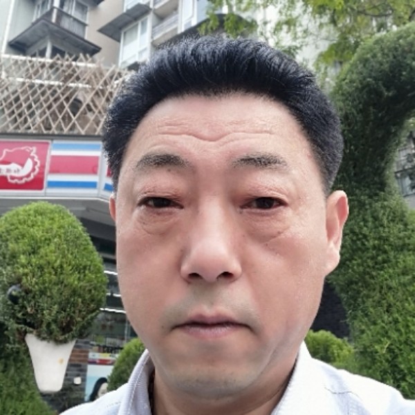 蜜粉等待端庄的照片