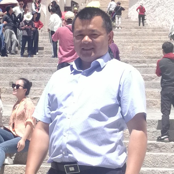 奋斗的渔夫的照片