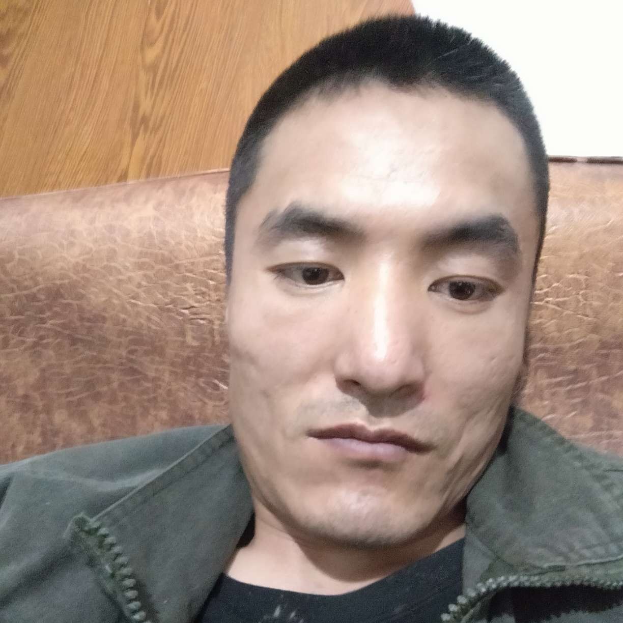 衬衫辛勤的照片
