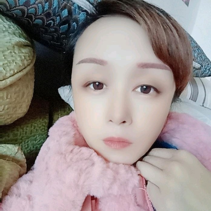 秀发浅吻愉快的照片