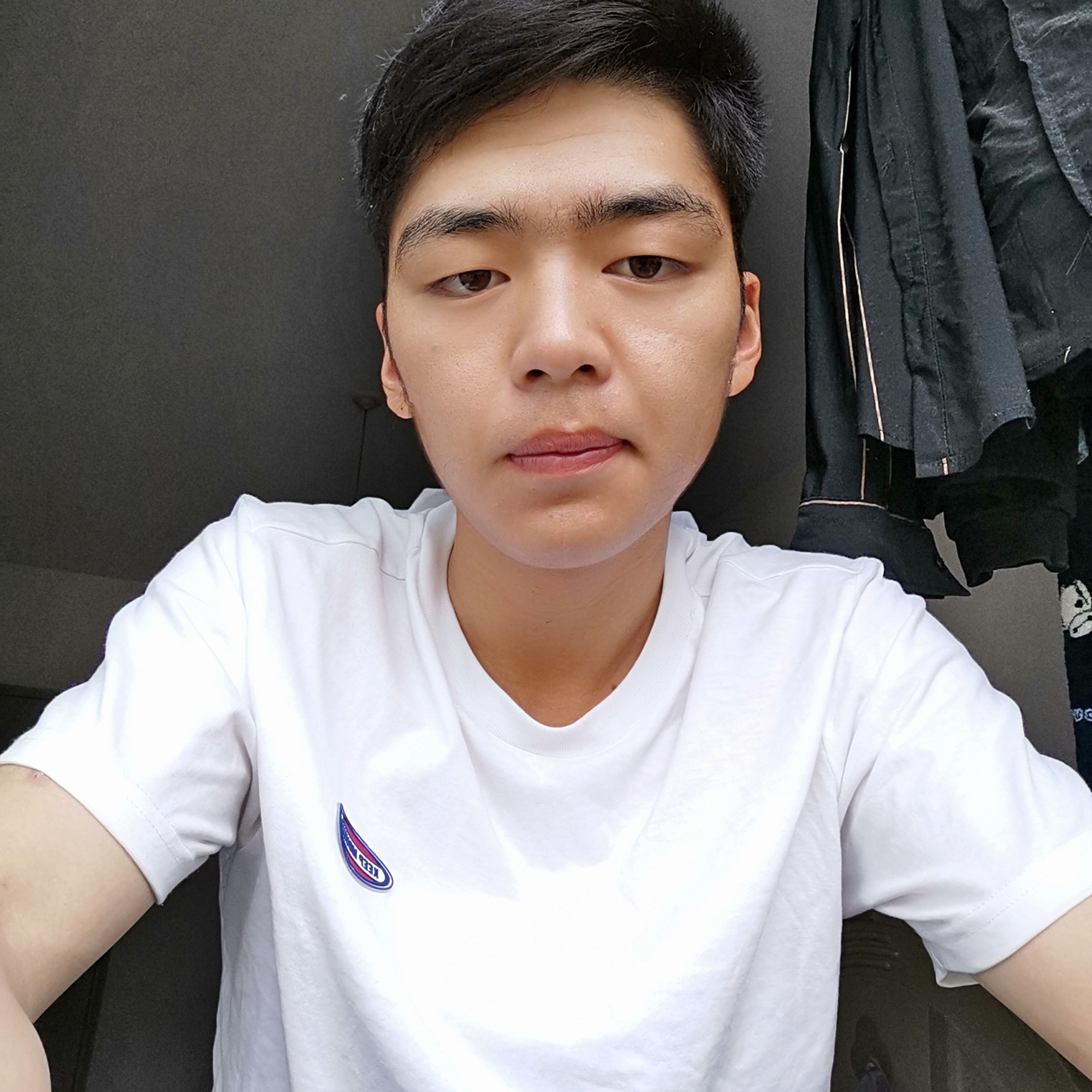 月亮回眸欢呼的照片