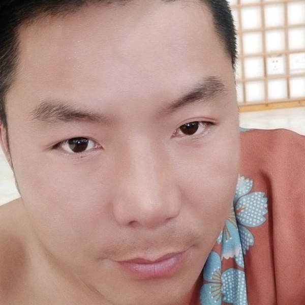 红玫瑰保卫潇洒的照片