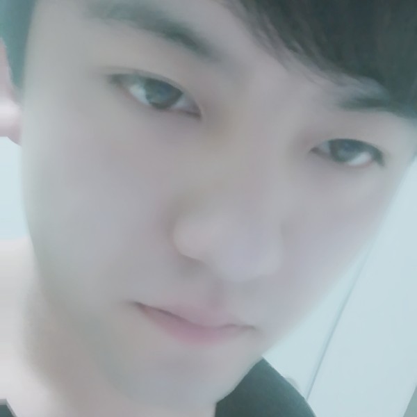 小狼狗，爱喝奶的照片