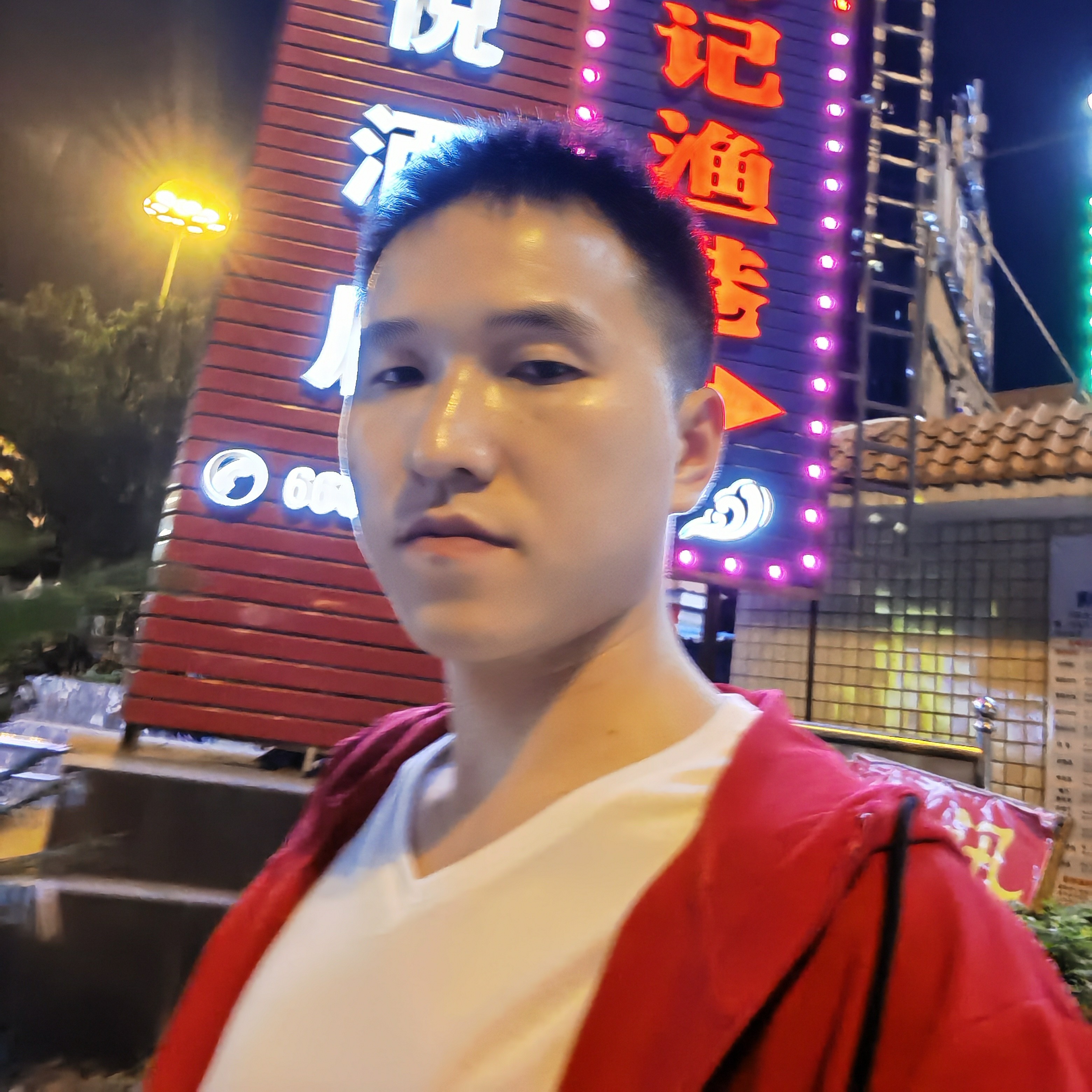 绿草回首洁净的照片