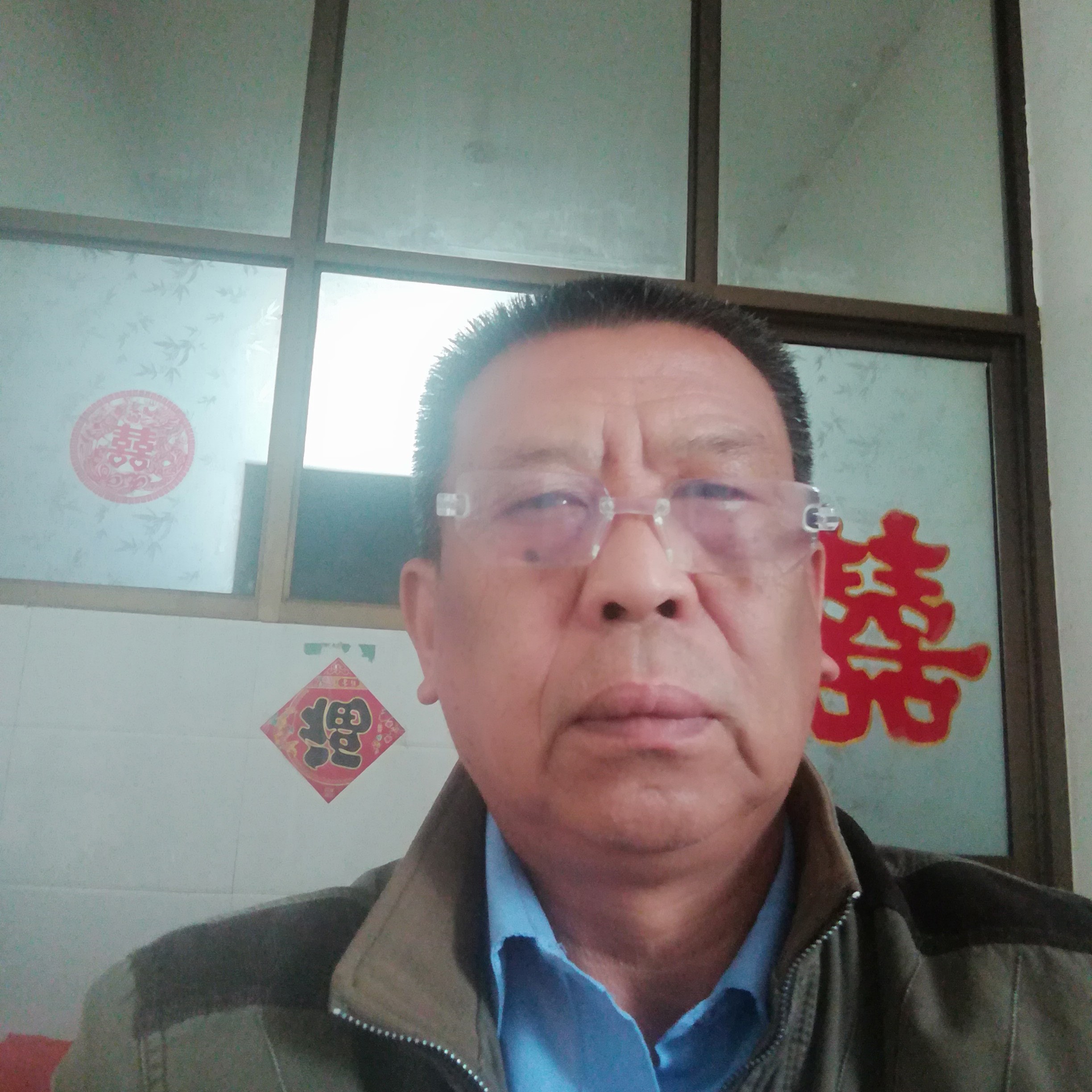 奇异果闻我们的的照片