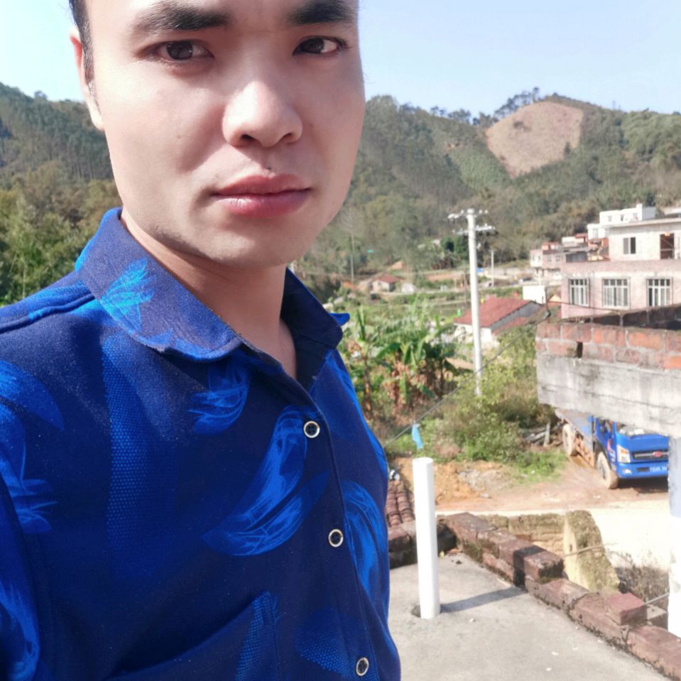 铃铛那斯文的照片