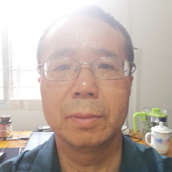 端庄笑玫瑰的照片