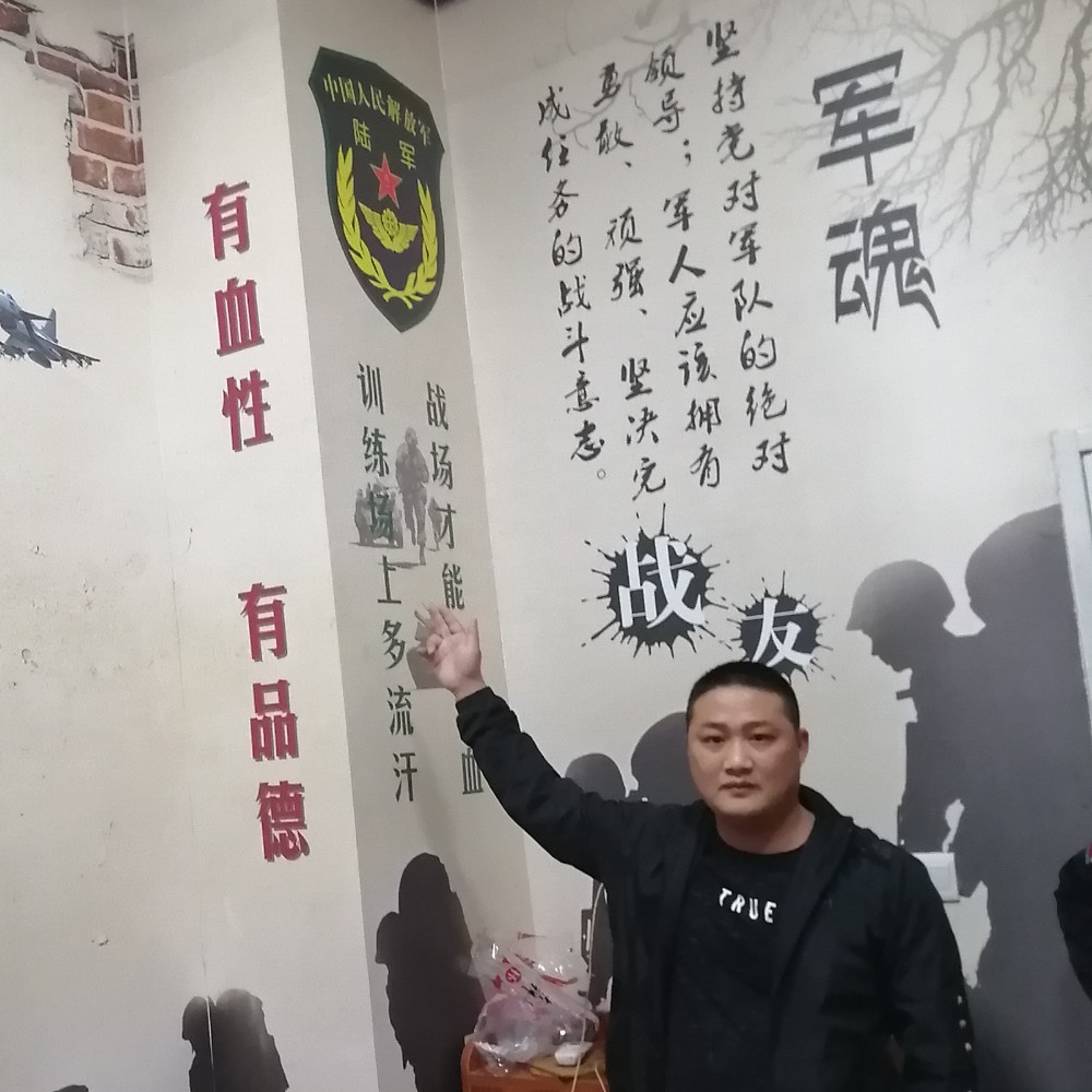 温柔挽手过客的照片
