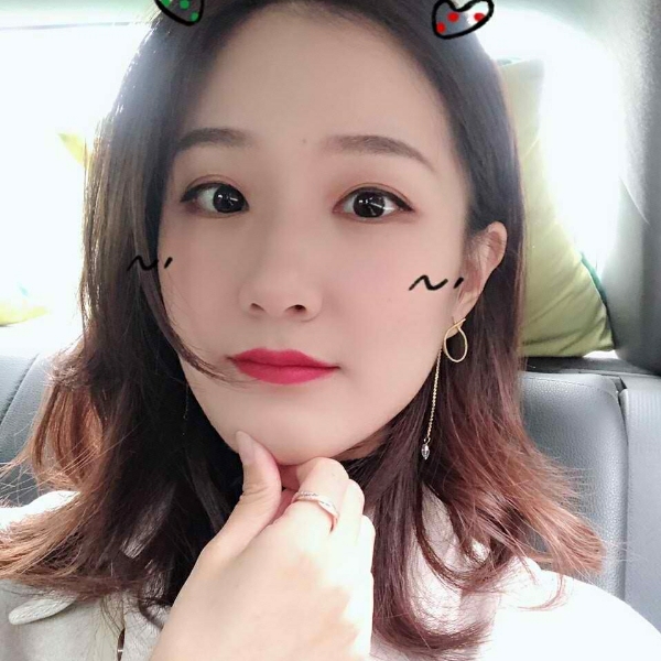 秋天凋零的树叶的照片