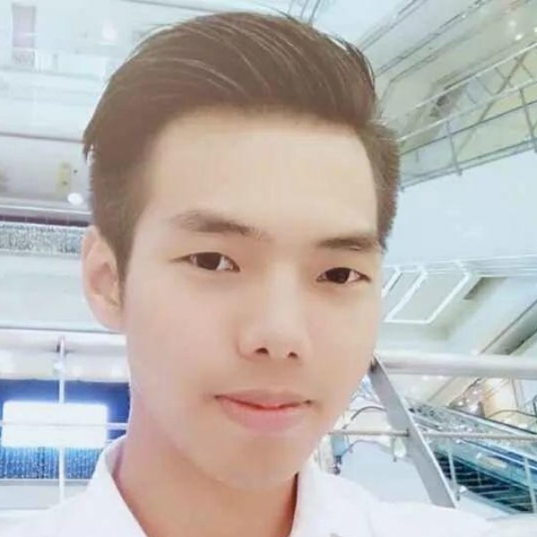 标致那少女的照片