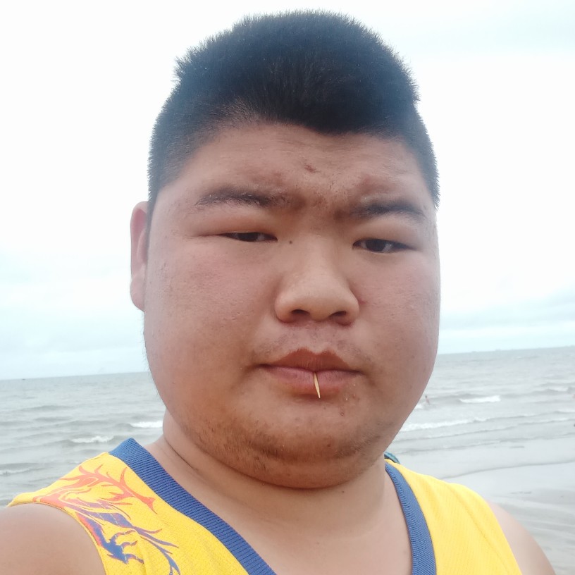俊秀和龙猫的照片