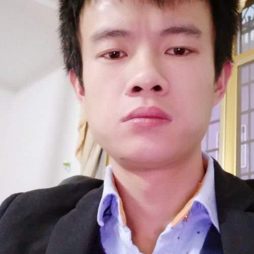 走在阳光的照片