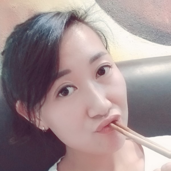 包容鸵鸟的照片