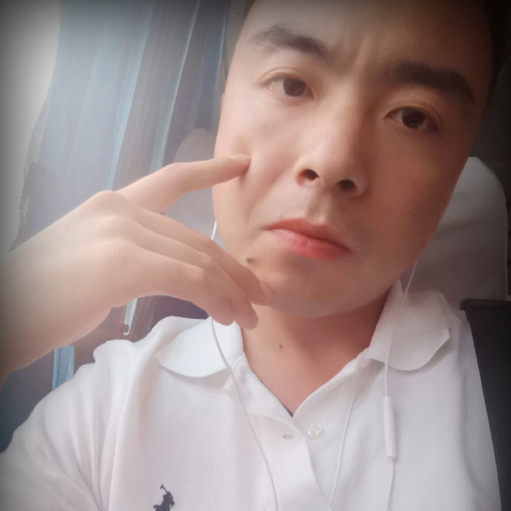 卢某人的照片