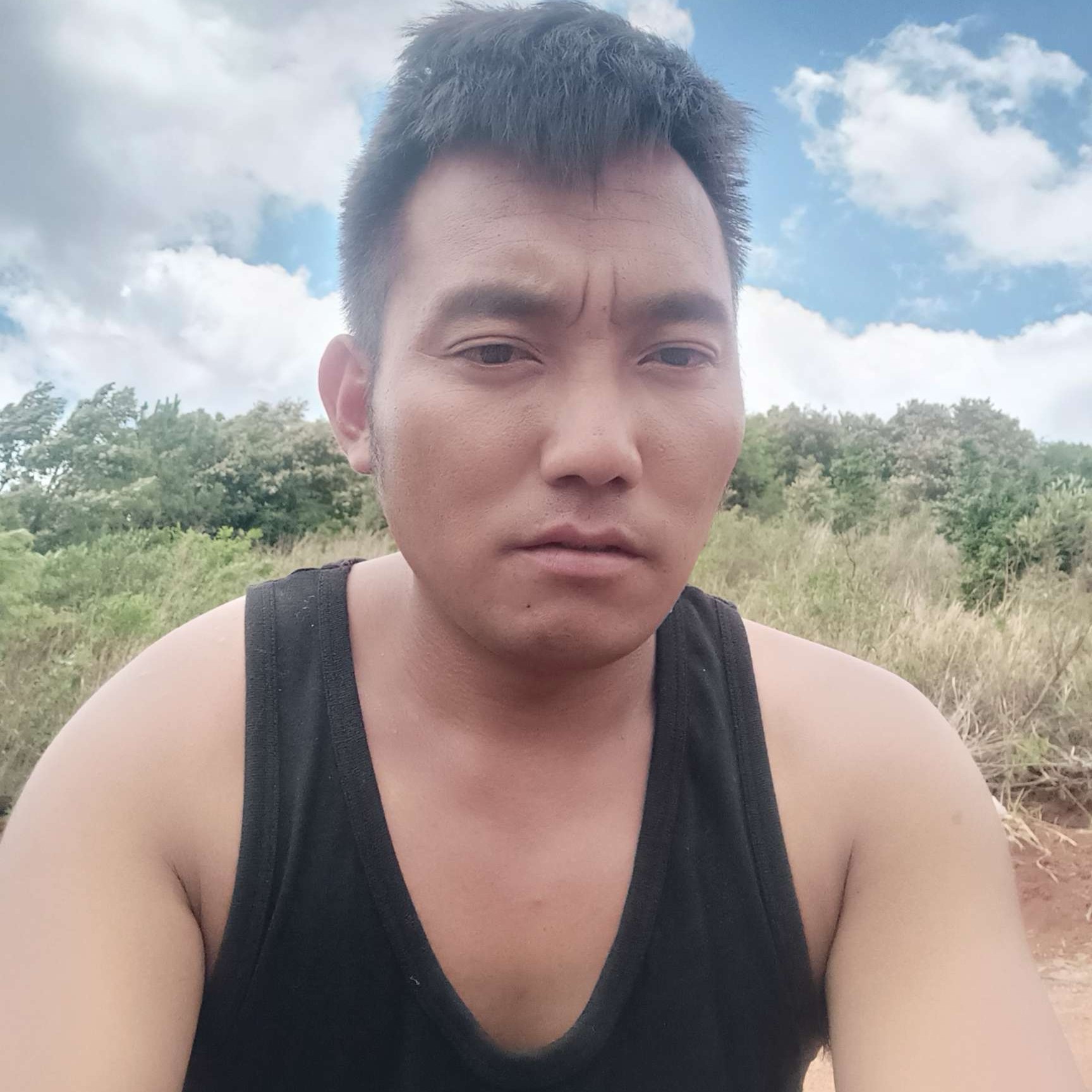单纯闻方盒的照片