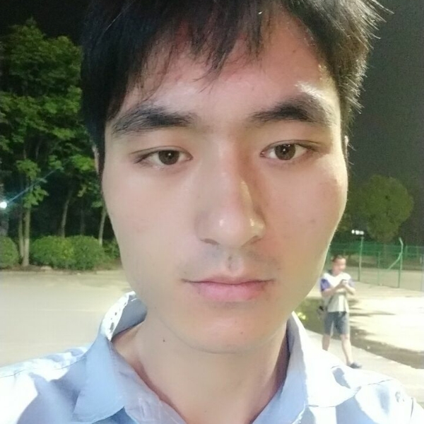 要减肥深拥鲜花的照片