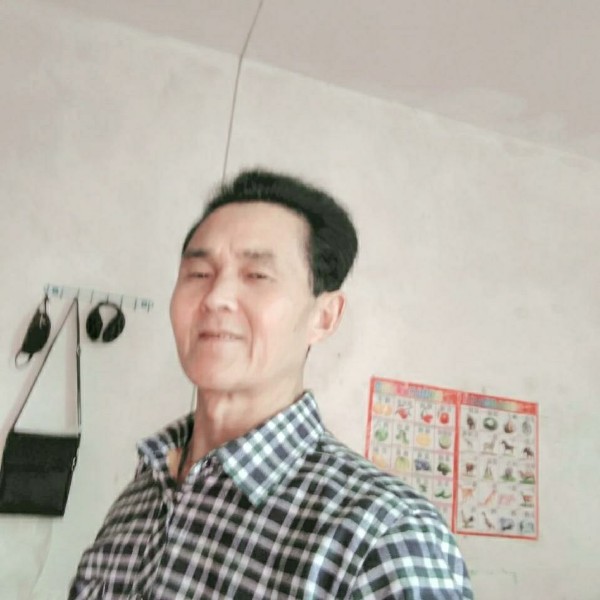 黛儿方欢呼的照片