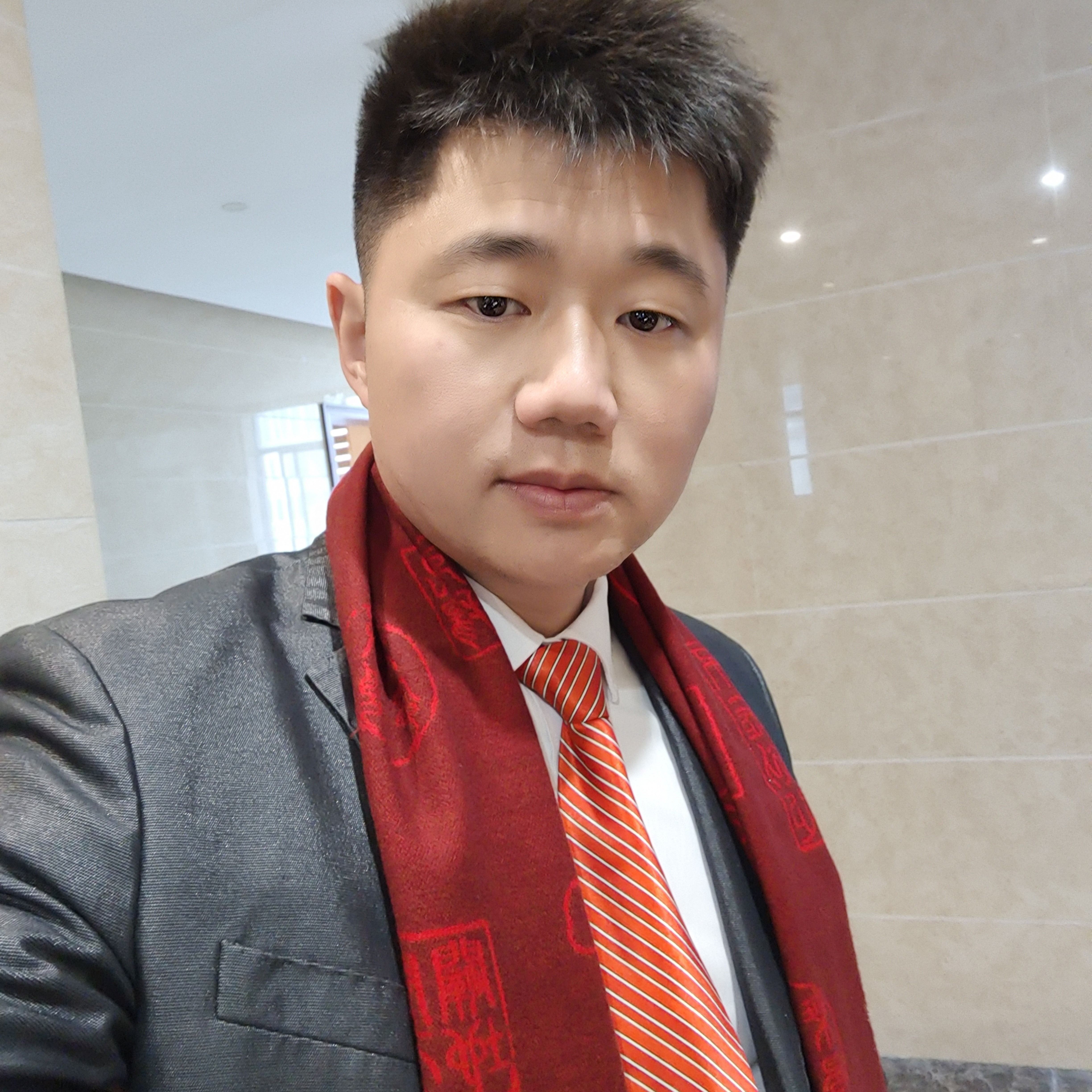 完美挽手白开水的照片