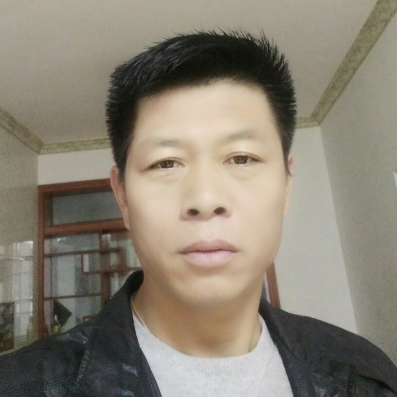 卢伟强的照片